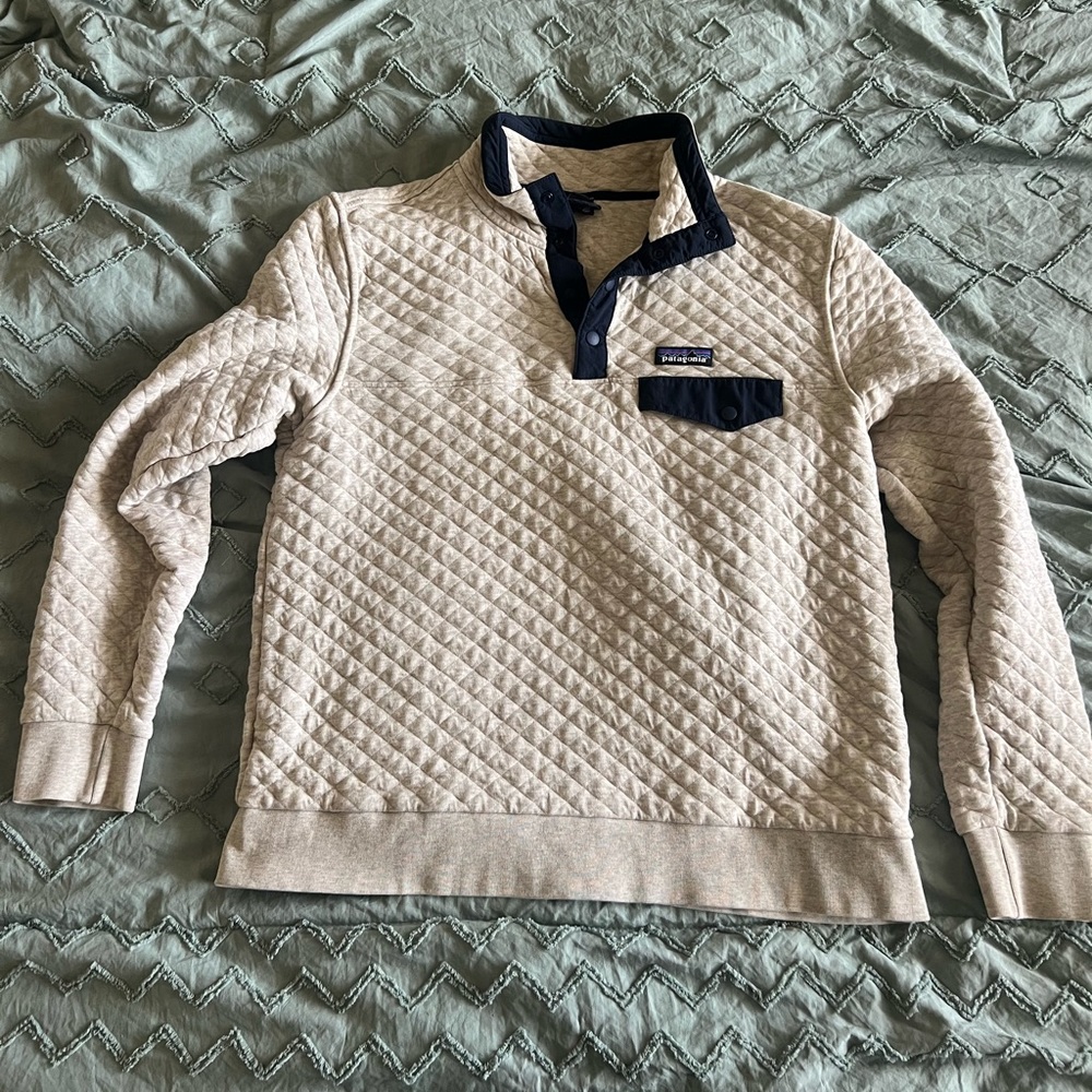 Women’s Patagonia quilted pullover